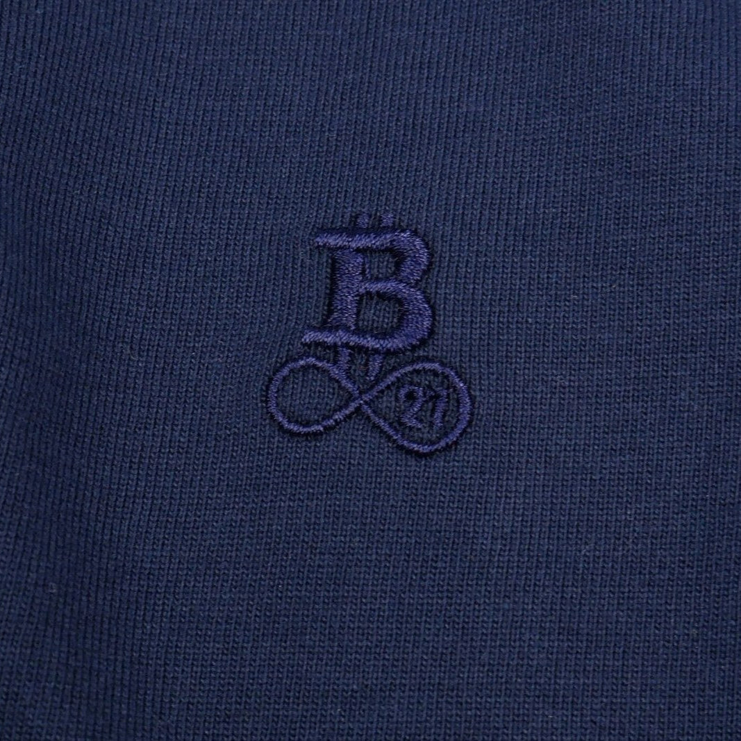 Ton-i-ton broderet Bitcoin21-logo på Navy — den diskrete kode for Bitcoin-livsstilen