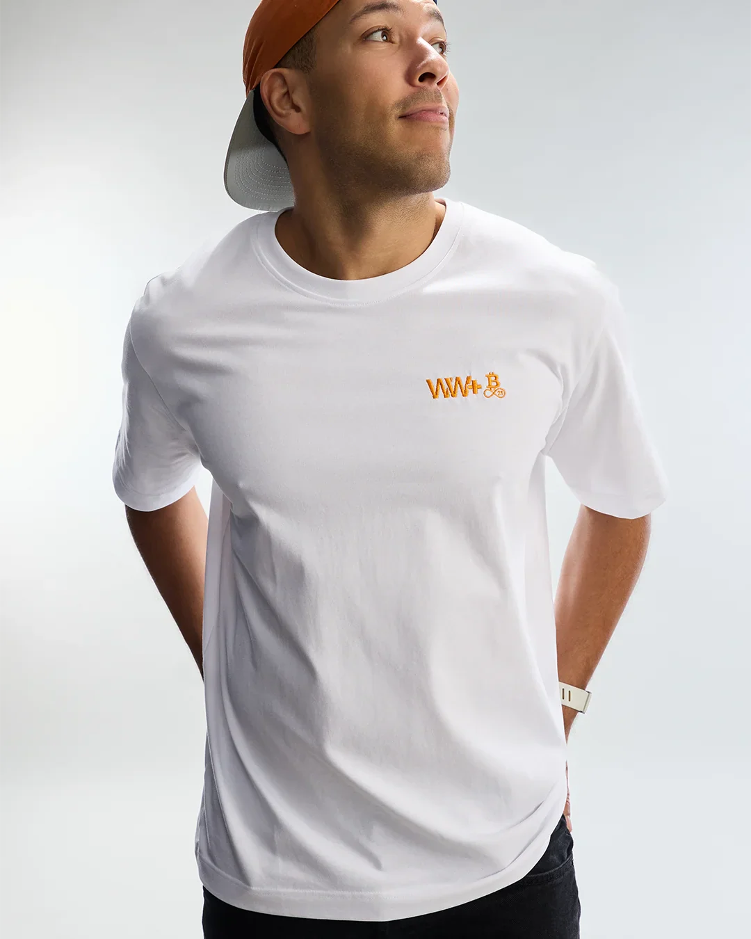 WeWill+ Bitcoin21 T-Shirt weiss, Studioaufnahme der Privacy-Kollektion
