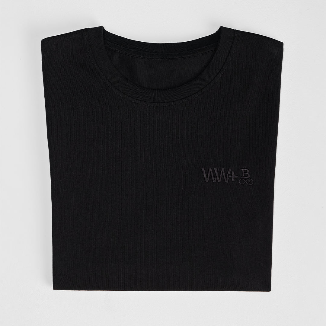 T-shirt Bitcoin WeWill+ Black Privacy – foto prodotto in Nero (flatlay)