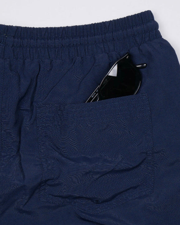 Bitcoin Herren Badehose Detailbild Rücktasche mit gestickter Öse
