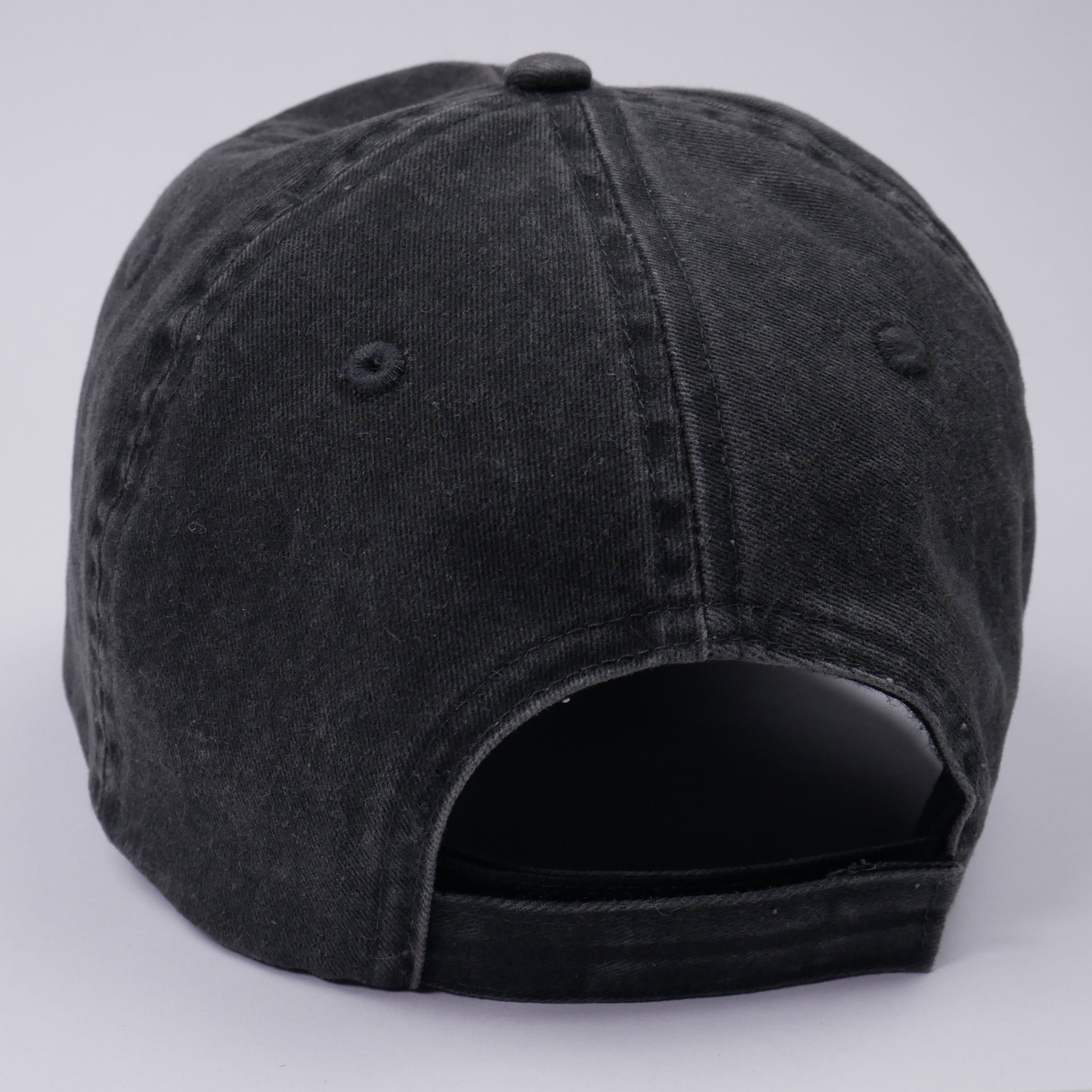 Washed Bitcoin Cap aus Bio-Baumwolle in Schwarz Rückseite Studio