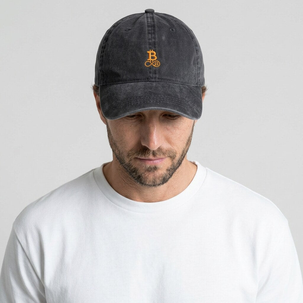 Washed Bitcoin Cap schwarz, am Model getragen, lockere Alltagspassform