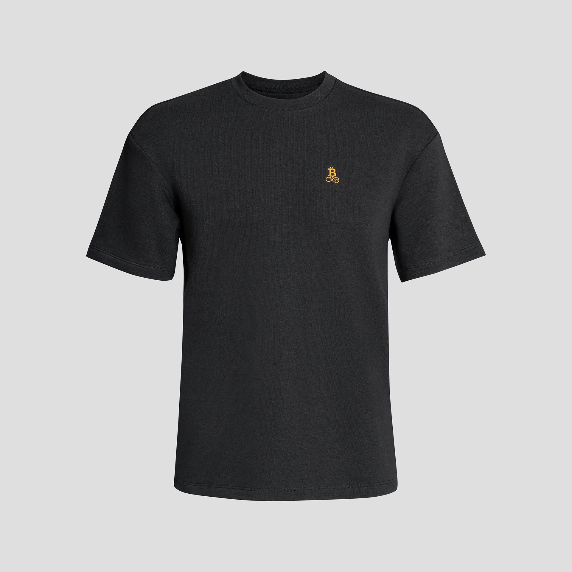 Bitcoin Heavy Oversized T Shirt in Schwarz für Herren aus schwerer Bio Baumwolle mit orangefarbenen gesticktem Bitcoin21 Logo, lässige Oversized Passform, freigestellt vor hellem Hintergrund