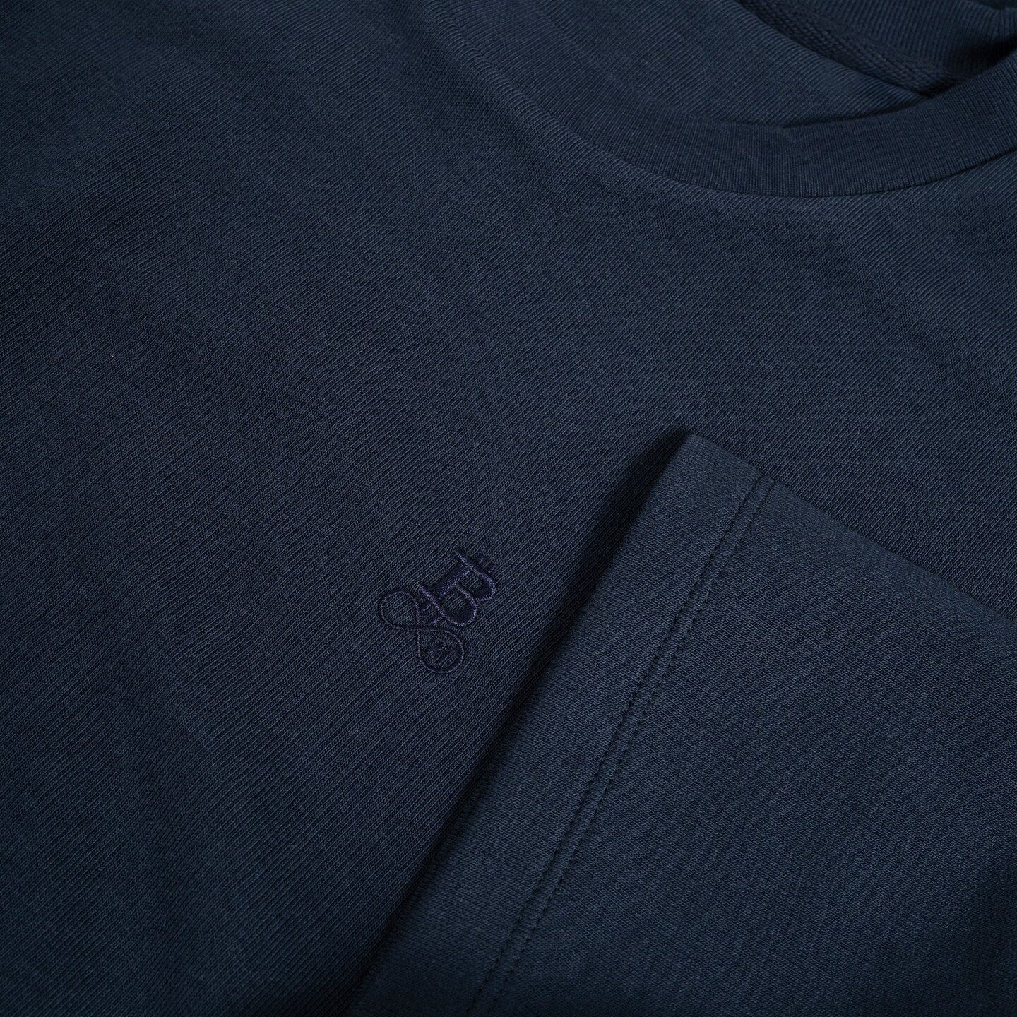 Bitcoin Heavy Oversized T-Shirt Privacy navy, Freisteller-Detail mit ton-in-ton Stickerei