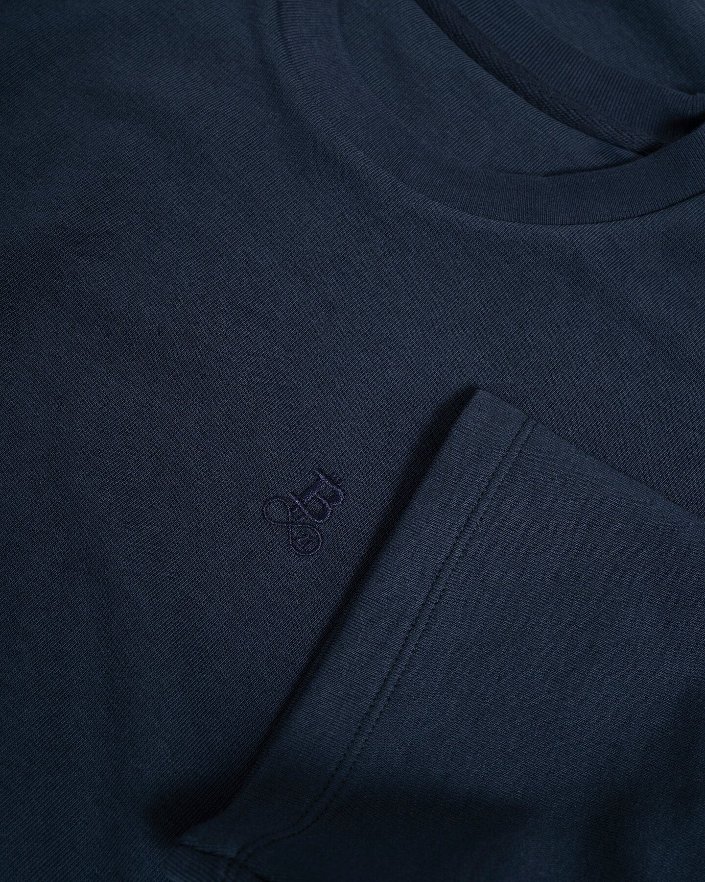 Bitcoin Heavy Oversized T-Shirt Privacy navy, Freisteller-Detail mit ton-in-ton Stickerei