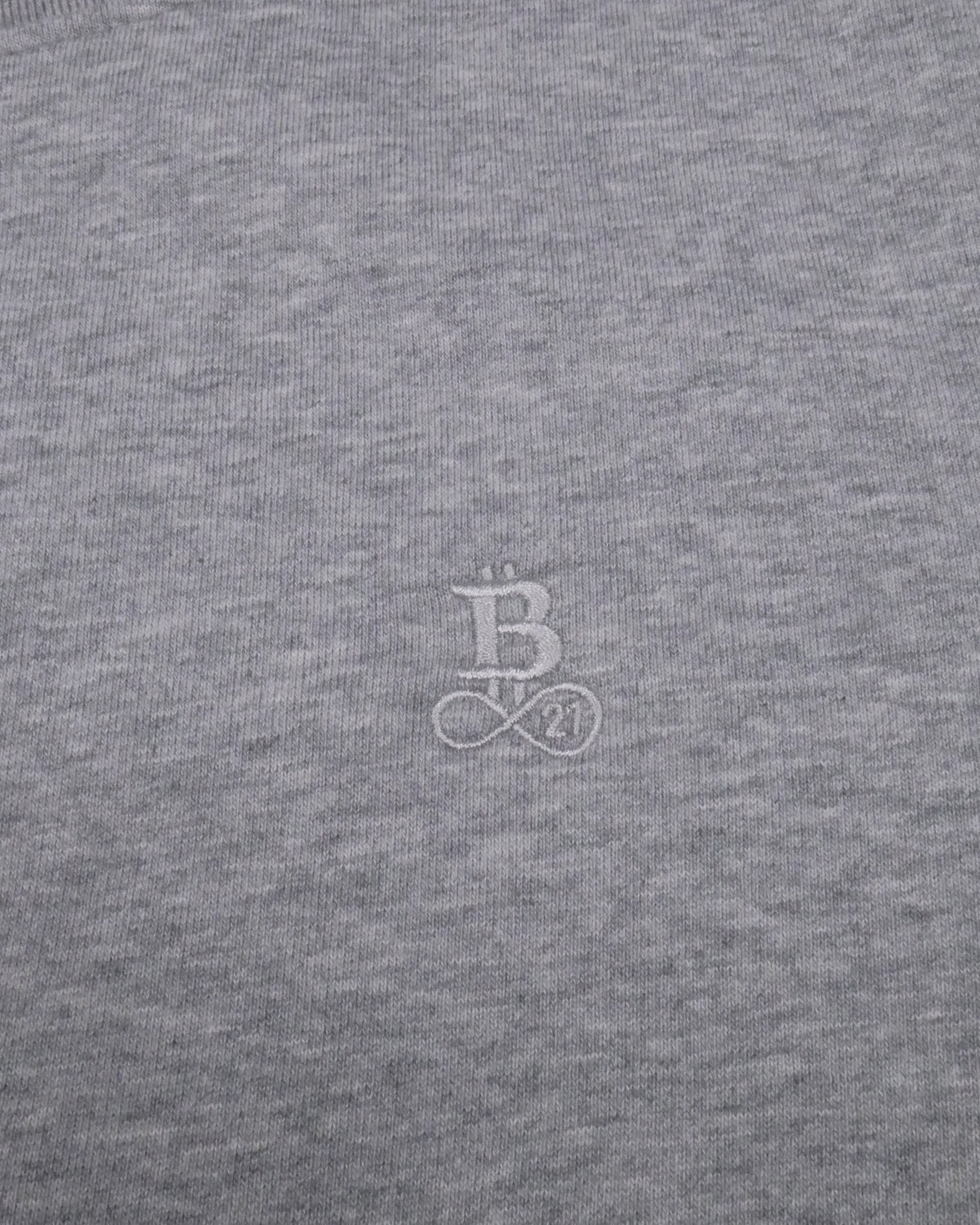 Bitcoin Sweatshirt Privacy in Light Grey, close-up of the tone-on-tone embroidered Bitcoin21 logo