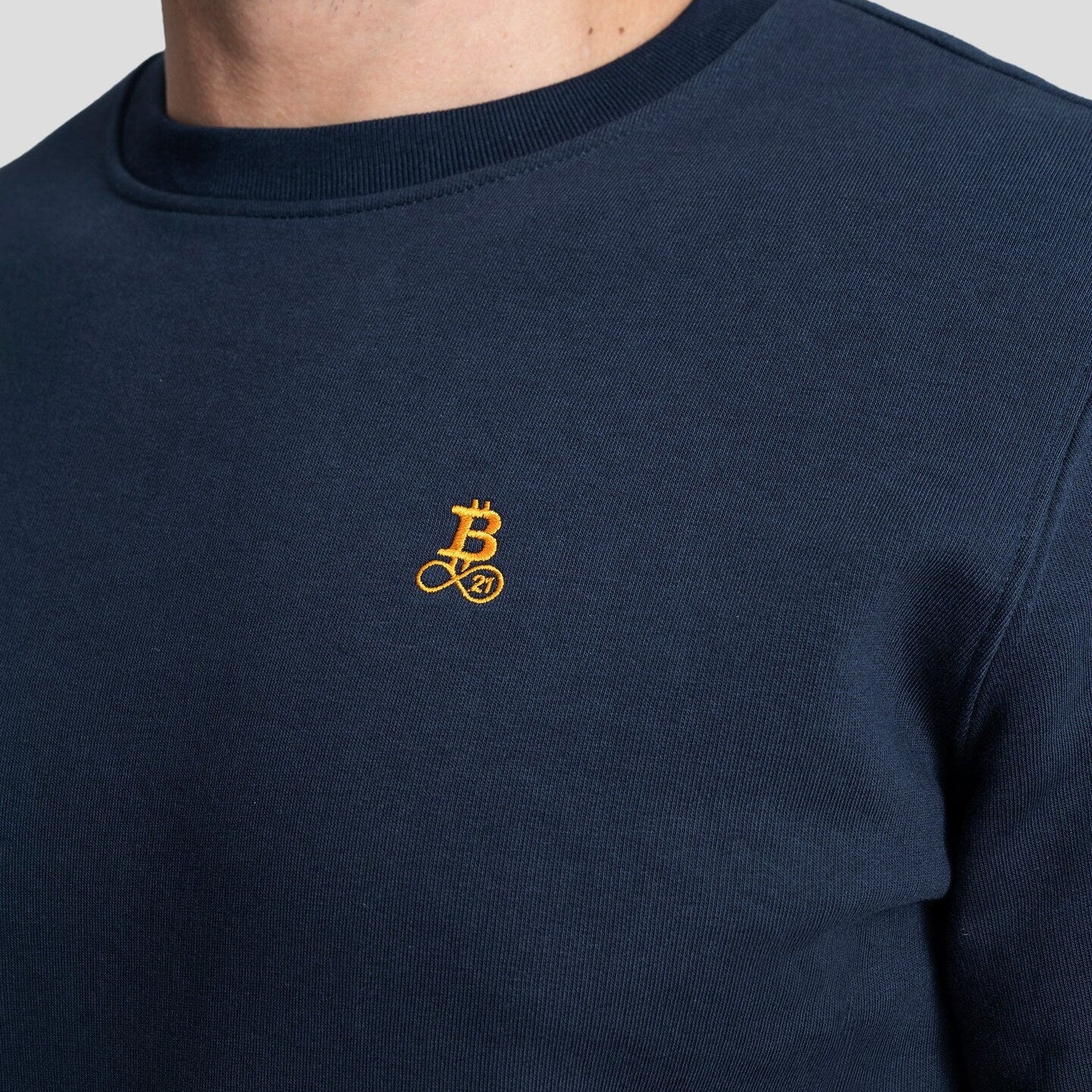 Bitcoin Sweatshirt navy mit orangefarbenem Bitcoin21 Logo