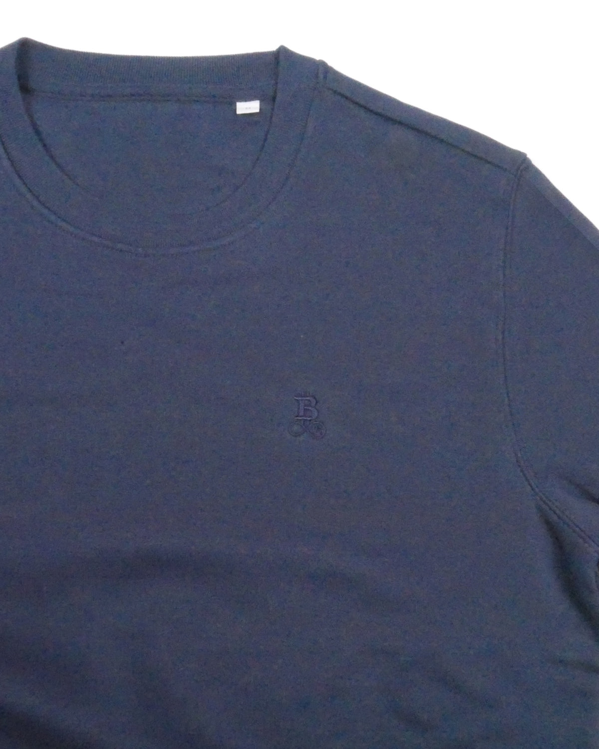 Bitcoin Sweatshirt Privacy in Navy, detail of collar and shoulder