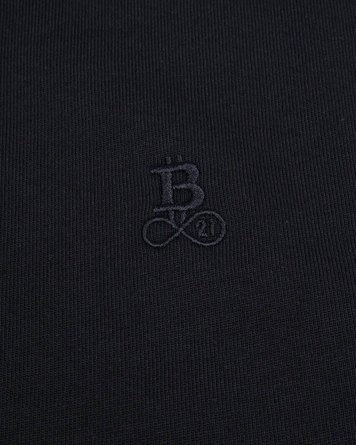 Bitcoin Basic T-Shirt Privacy in black, 100% organic cotton, detail of the tone-on-tone embroidered Bitcoin21 logo