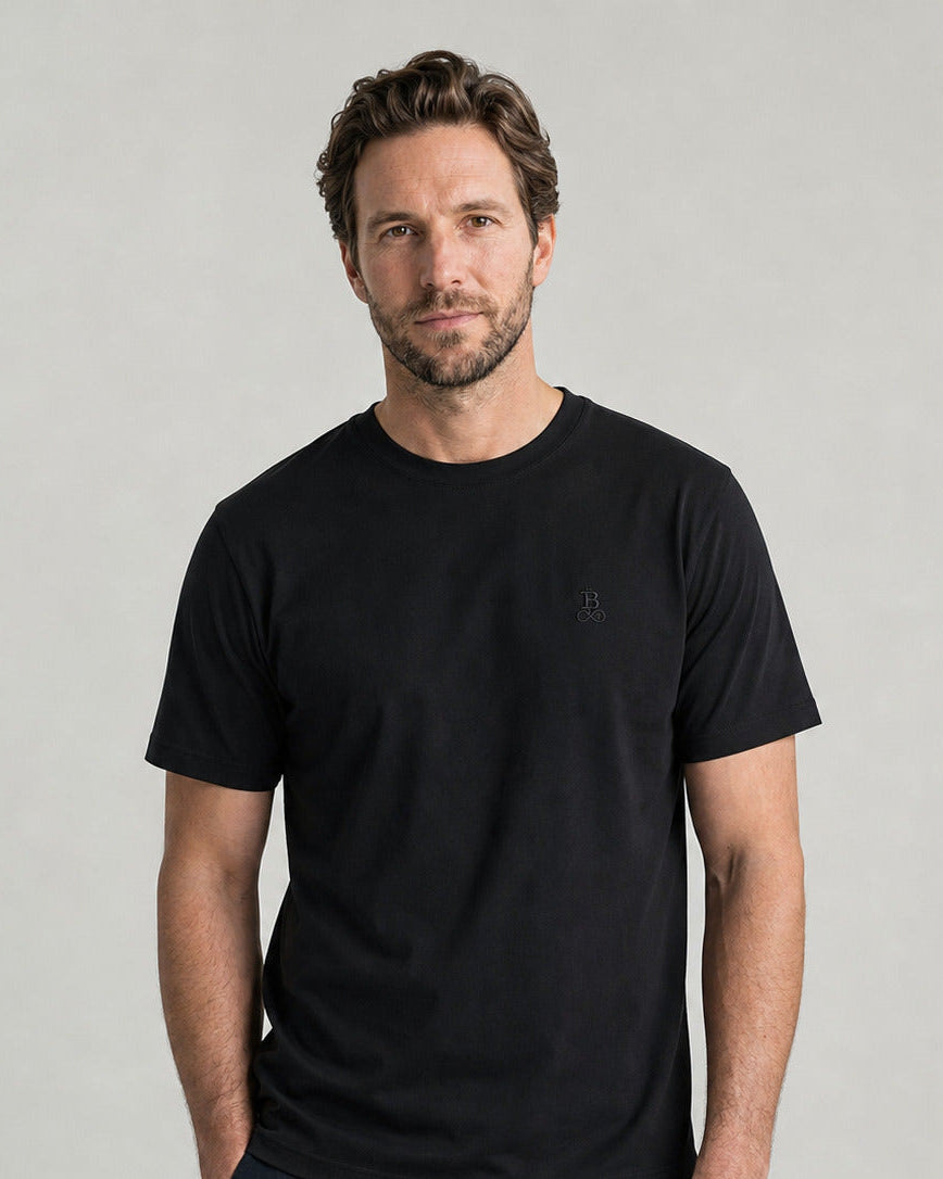 Bitcoin Basic T-Shirt Privacy in black, 100% organic cotton worn, lifestyle shot