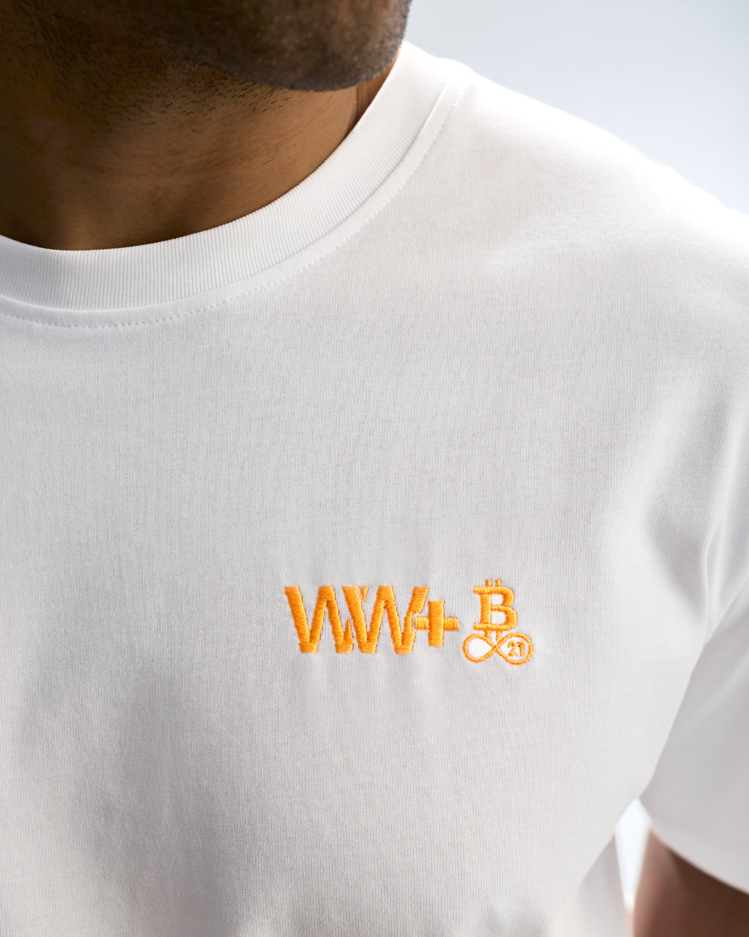 WeWill+ Bitcoin T-Shirt White– Frontansicht Produktfoto in Weiß