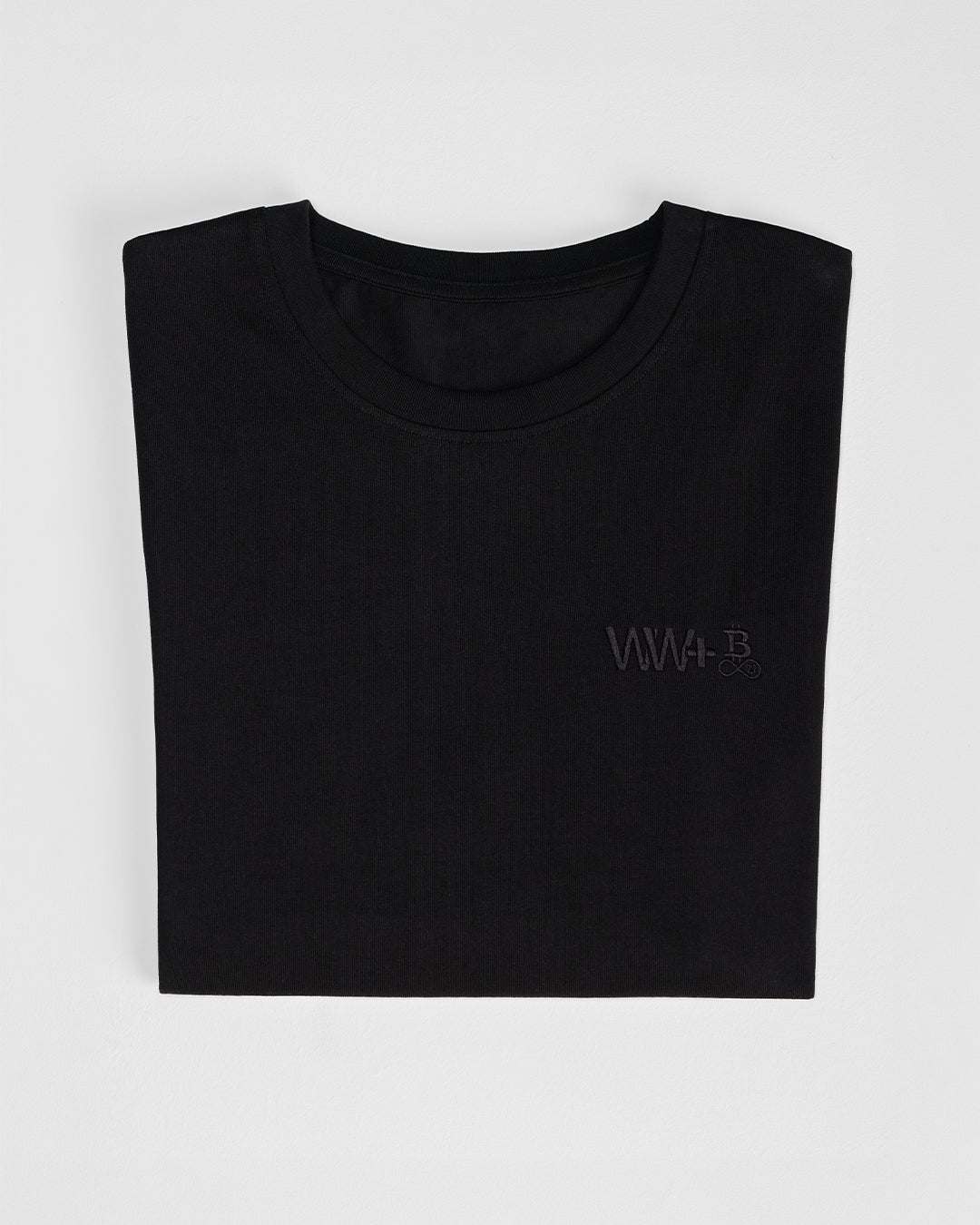 WeWill+ Bitcoin T-Shirt Black Privacy – Produktfoto in Schwarz (Flatlay)