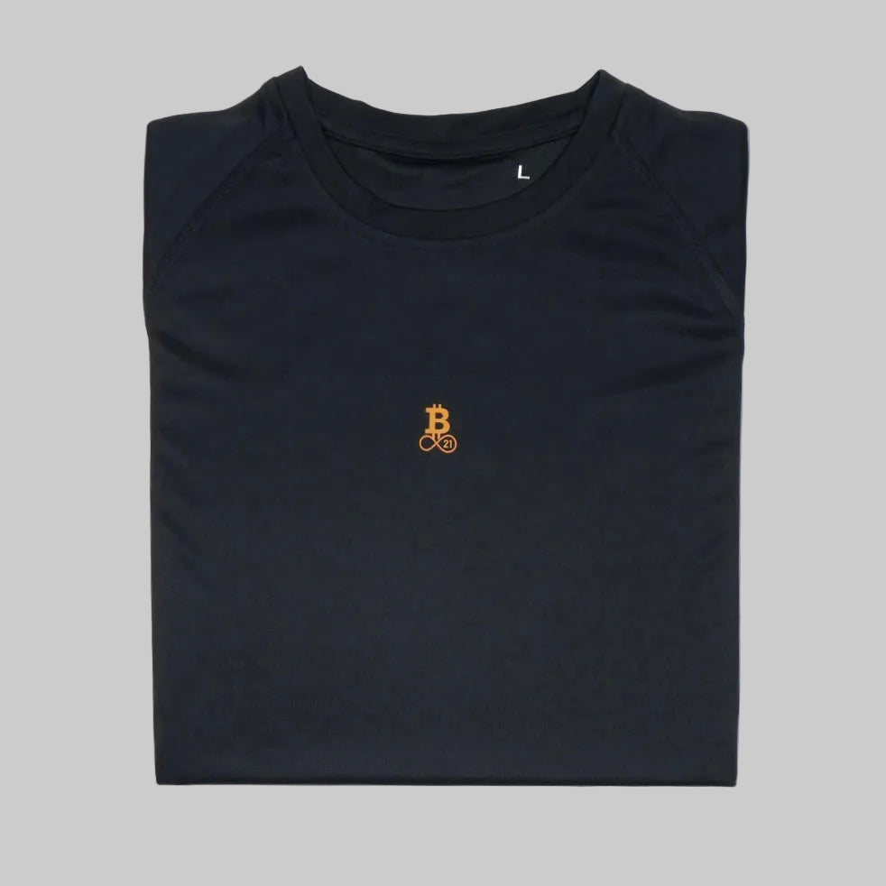 Bitcoin hardloopshirt Hal Finney in zwart, opgevouwen voorkant met klein oranje Bitcoin21-logo
