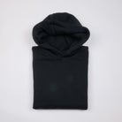 Bitcoin Hoodie Oversized Privacy in Schwarz, gefaltet von vorn mit Ton in Ton gesticktem Bitcoin21-Logo
