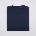 Bitcoin Sweatshirt Privacy in Navy, gefaltet von vorn mit Ton in Ton gesticktem Bitcoin21-Logo