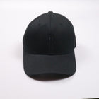 Bitcoin Cap Privacy in Schwarz, Vorderansicht mit Ton in Ton gesticktem Bitcoin21-Logo auf dem Frontpanel