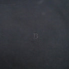 Bitcoin Sweatshirt Privacy in Schwarz, Nahaufnahme des Ton in Ton gestickten Bitcoin21-Logos