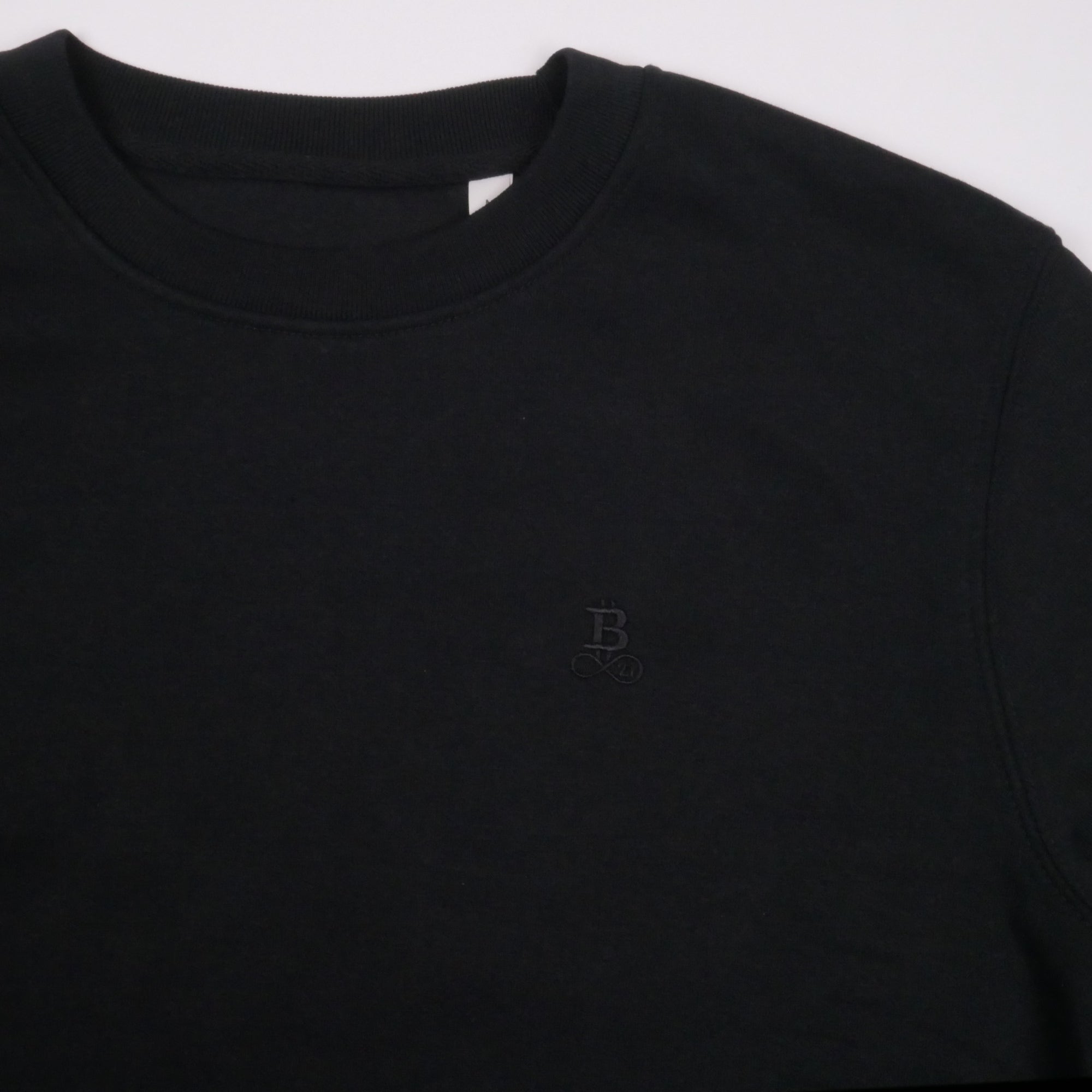 Bitcoin Sweatshirt Privacy in Black, detail of collar and shoulder