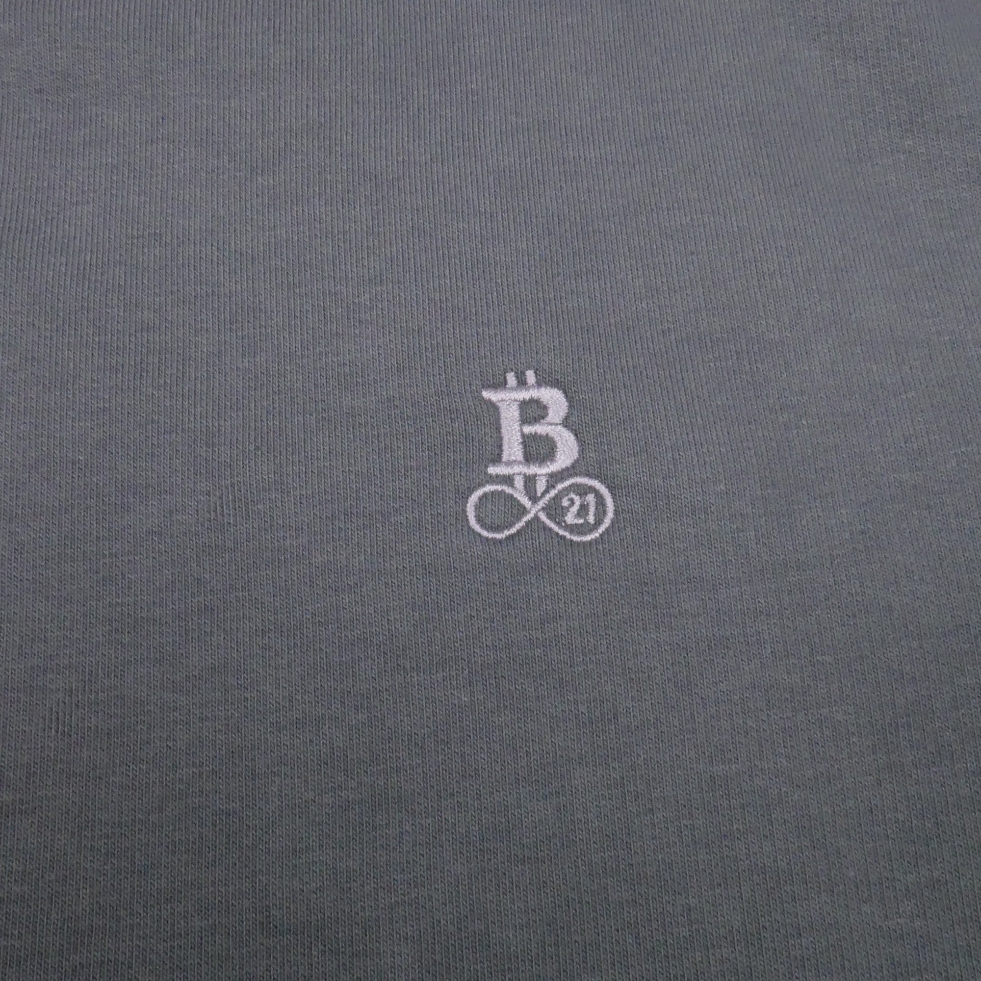 Bitcoin Sweatshirt Privacy in Dark Grey, close-up of the tone-on-tone embroidered Bitcoin21 logo