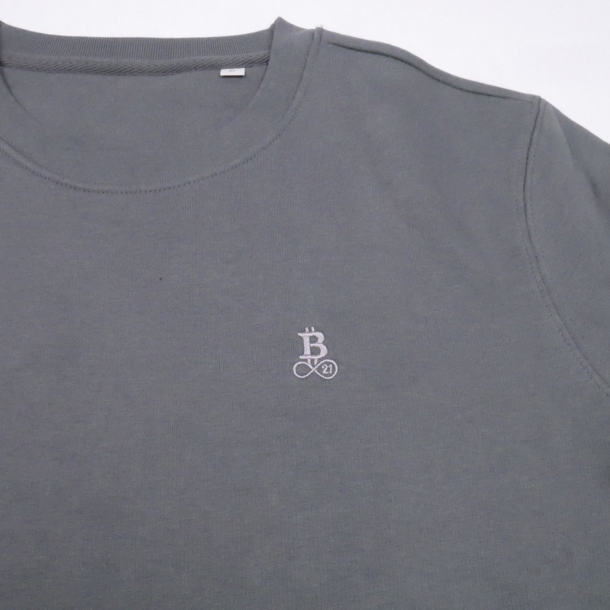 Bitcoin Sweatshirt Privacy in Dark Grey, detail of collar and shoulder