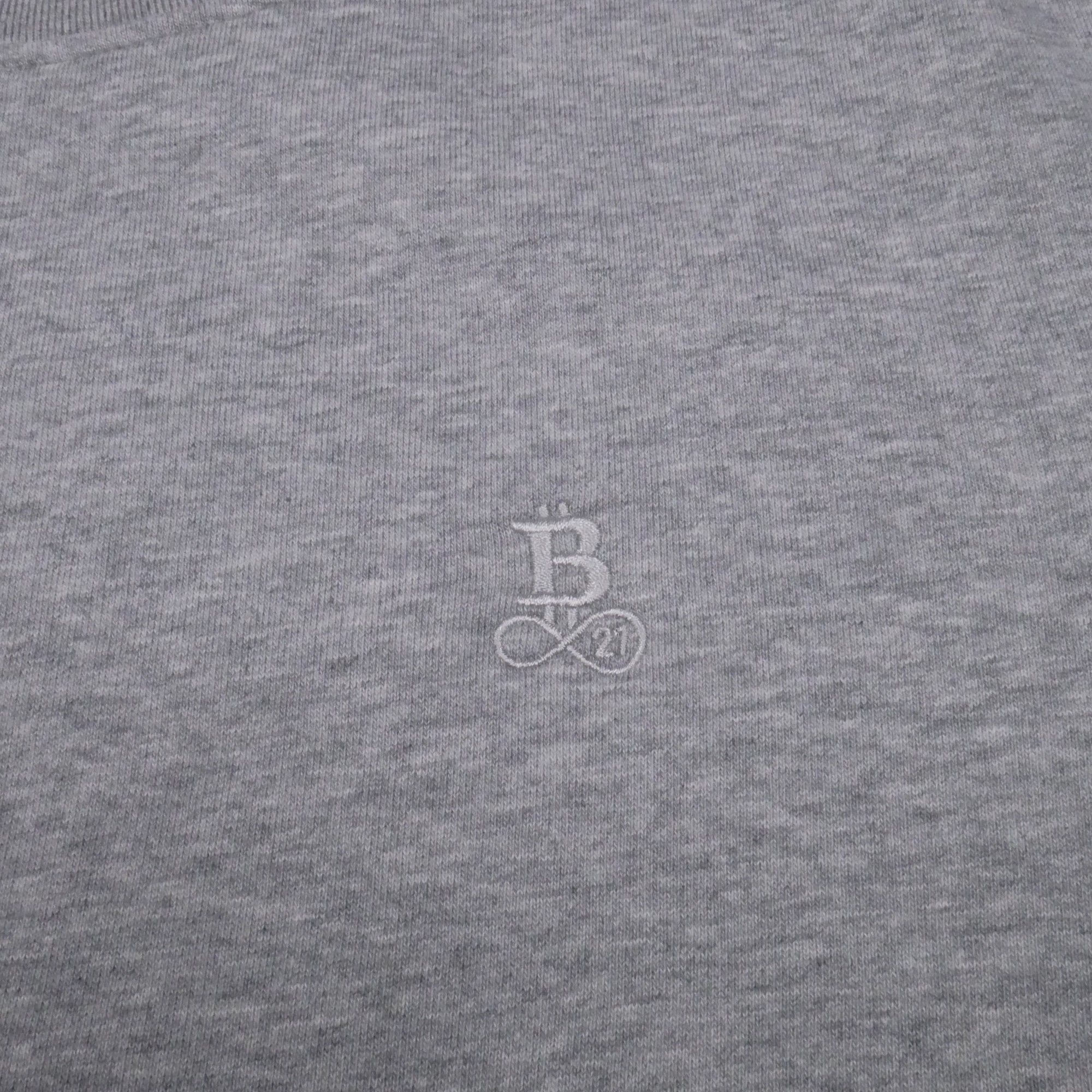 Bitcoin Sweatshirt Privacy in Light Grey, close-up of the tone-on-tone embroidered Bitcoin21 logo