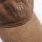 Washed Bitcoin Cap Privacy in Dark Camel, Nahaufnahme des Ton in Ton gestickten Bitcoin21-Logos
