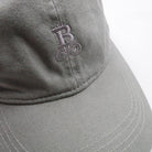 Washed Bitcoin Cap Privacy in Almond Green, Nahaufnahme des Ton in Ton gestickten Bitcoin21-Logos