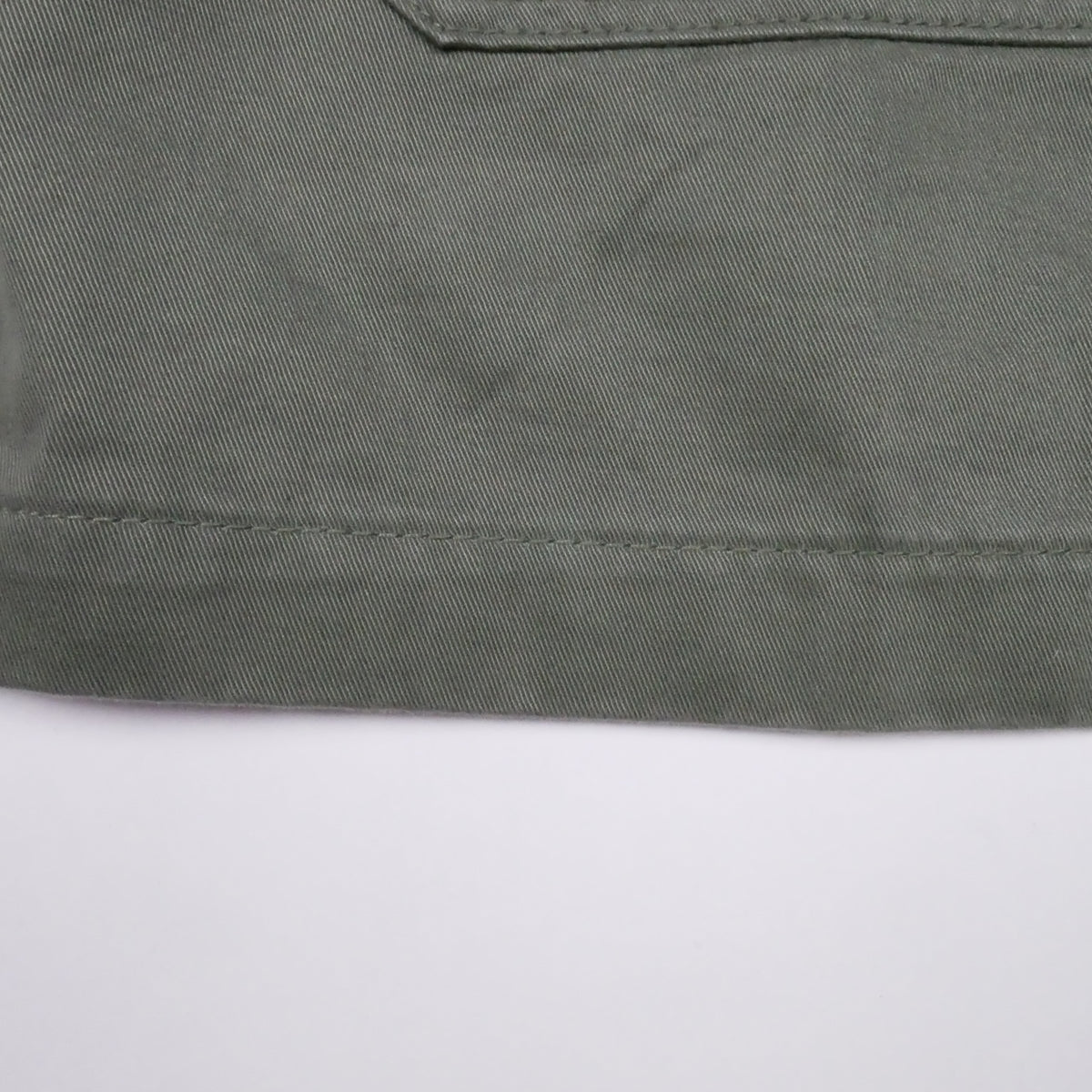Bitcoin Worker Jacket Privacy in Washed Organic Khaki, Detail des Saums