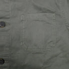 Bitcoin Worker Jacket Privacy in Washed Organic Khaki, Detail der aufgesetzten Tasche