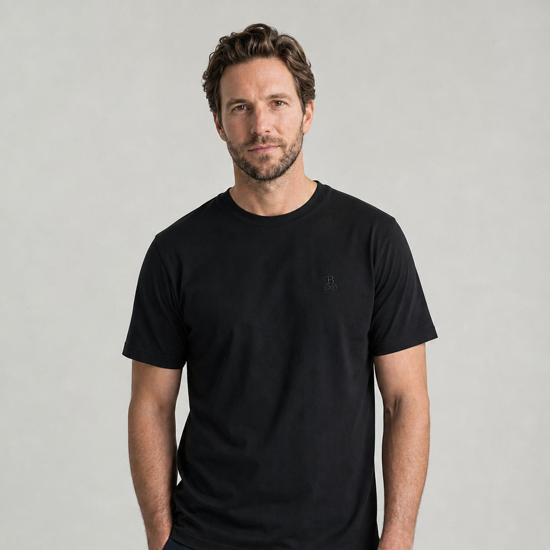 Bitcoin Basic T-Shirt Privacy in black, 100% organic cotton worn, lifestyle shot