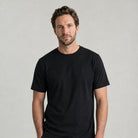 Bitcoin Basic T-Shirt Privacy in Schwarz aus 100 % Bio-Baumwolle getragen, Tragebild