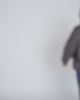 Bitcoin Hoodie oversized grau für Herren aus schwerem Baumwollmix mit orangefarbenem Bitcoin21 Logo, Tragevideo mit Model zur Darstellung der weiten Passform und Bewegung